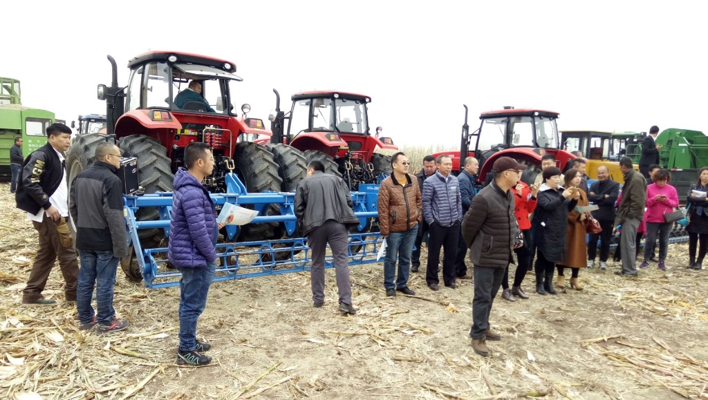 Z6尊龙凯时国三大型拖沓机在黑龙江省深松深耕现场演示会上大放异彩